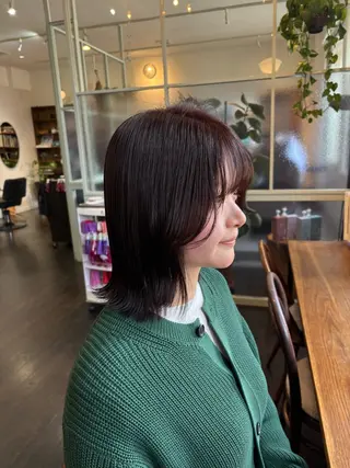 ミディアム 三國 栞音のヘアスタイル