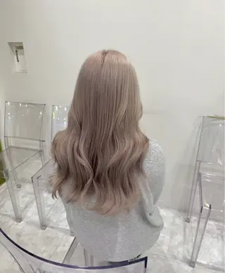 セミロング カラー ヘアアレンジ 🫧モテる💗ダメー ジレスハイトーン🫧のヘアスタイル