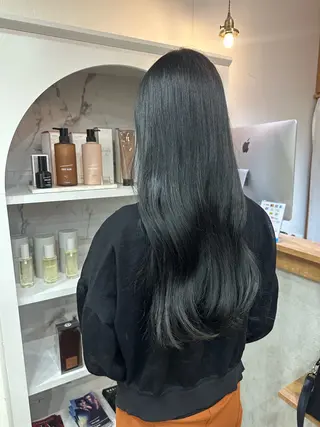 ロング タマシロカリン 艶カラー/レイヤーのヘアスタイル