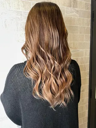セミロング ブリーチ毛矯正.髪質 改善.髪にドラマをのヘアスタイル