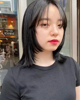 ミディアム カラー パーマ ヘアアレンジ メンズ キッズ ネイル mana 暖色カラーカットのヘアスタイル