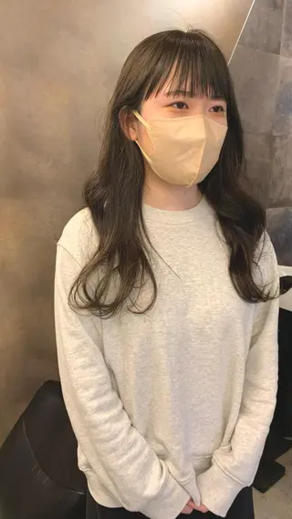 ロング カラー SAKINO． ベージュカラーのヘアスタイル