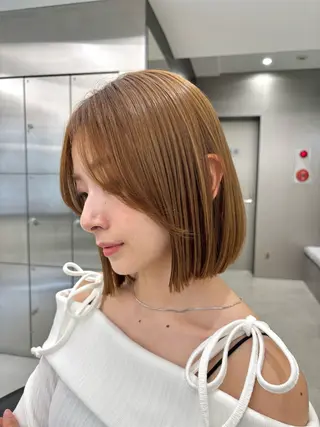 ショート レイヤー・カット モデル・透明感カラーのヘアスタイル