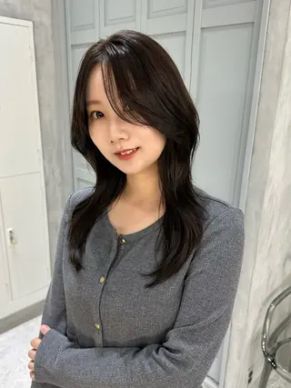 セミロング Minami🩵 新宿のヘアスタイル