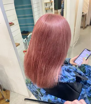セミロング ミルクティーベージュ outaのヘアスタイル