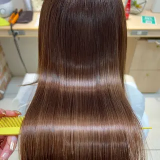 セミロング 店長ハイトーンカラー 柞山史奈のヘアスタイル
