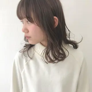 セミロング カラー オリーブ/アッシュ やわらか透明感カラーのヘアスタイル