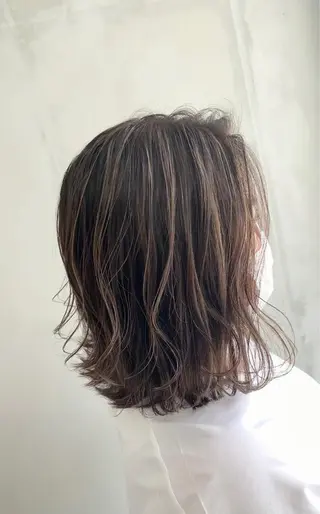 ミディアム カラー リサ tonieのヘアスタイル