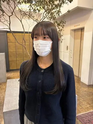 ロング カラー カミヤマ シオリのヘアスタイル