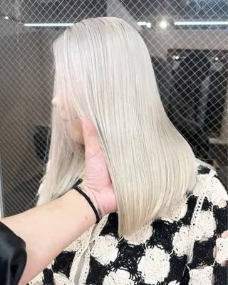 ミディアム カラー ヘアアレンジ lani ブリーチ /ダブルカラーのヘアスタイル