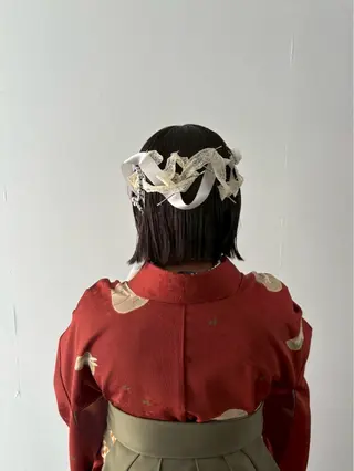 ミディアム 実生miu 個性派ハイトーンのヘアスタイル