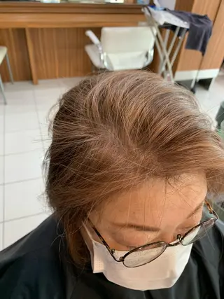 ショート カラー 白髪ぼかしハイライト 柳川拓哉のヘアスタイル