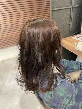セミロング カラー やまこし 美裕樹のヘアスタイル