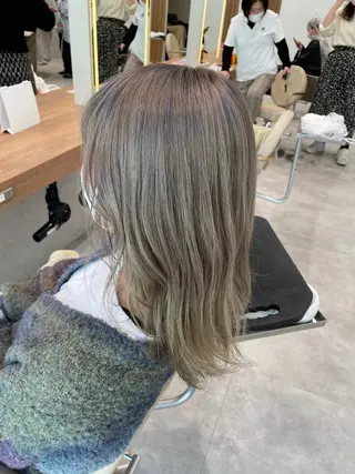 セミロング カラー 【透明感カラー🩶】 津田和希のヘアスタイル