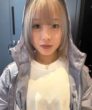 ミディアム カラー 須藤 優真 切りっぱなしボブのヘアスタイル