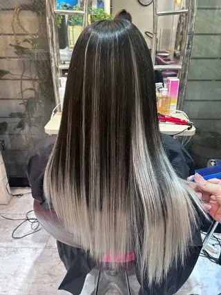 ロング カラー ササ キのヘアスタイル