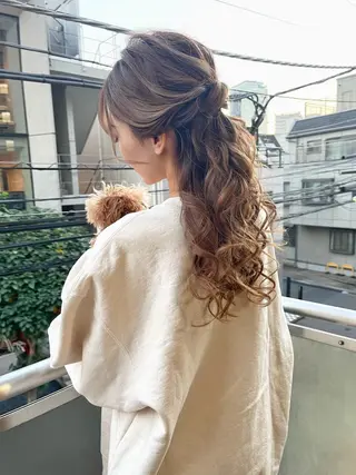 ロング カラー ヘアアレンジ ミルクティーベージュ ブリーチ 店長 清水のヘアスタイル