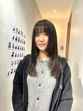 セミロング カラー ヘアアレンジ FILMS熊取谷 花のヘアスタイル