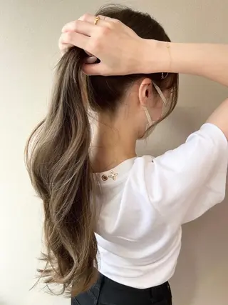 ロング カラー 平尾 樹里のヘアスタイル