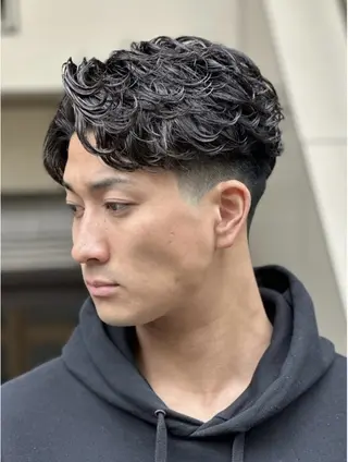ショート パーマ メンズ トミモト アユムのヘアスタイル