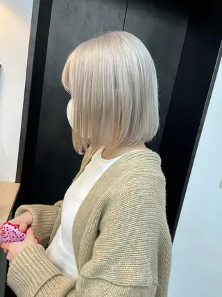 ショート カラー カット・ブリーチ TAIGAのヘアスタイル