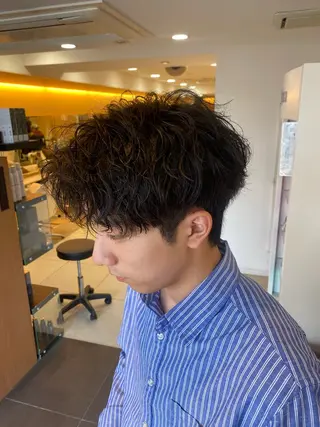 ショート パーマ メンズ 塩谷黎✨イルミナ カラーメンズパーマ✨のヘアスタイル