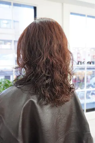 ミディアム カラー パーマ レイヤー／似合わせ TAKUYAのヘアスタイル
