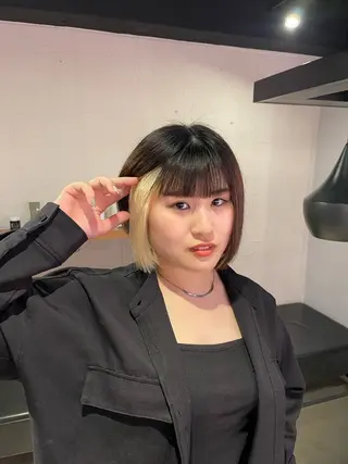 ショート カラー SERINA/ウルフ 、デザインカラーのヘアスタイル