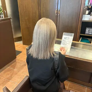 ミディアム カラー 武藤 冬月のヘアスタイル