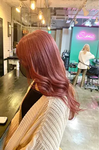 ミディアム カラー ヘアアレンジ 🌟小顔レイヤー× 赤み消し透明感カラーのヘアスタイル