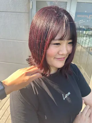 ミディアム カラー 丸山 莉世のヘアスタイル