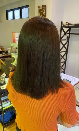 ミディアム カラー 山口 彩海のヘアスタイル