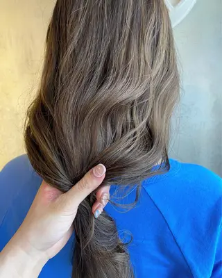 セミロング カラー ツキノキ ミナのヘアスタイル