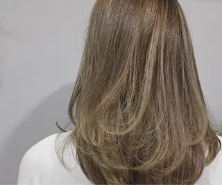 セミロング カラー VIRETTA 【ヴィレッタ】のヘアスタイル
