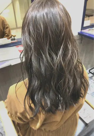 セミロング カラー 日高 香織のヘアスタイル
