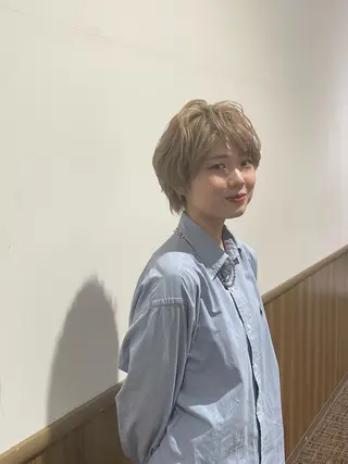 ショート カラー 田中 真白のヘアスタイル