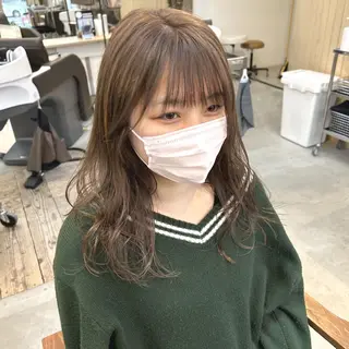 ミディアム 綿貫 美雪のヘアスタイル
