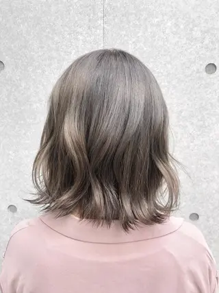 ミディアム カラー 吉田 瑛美のヘアスタイル