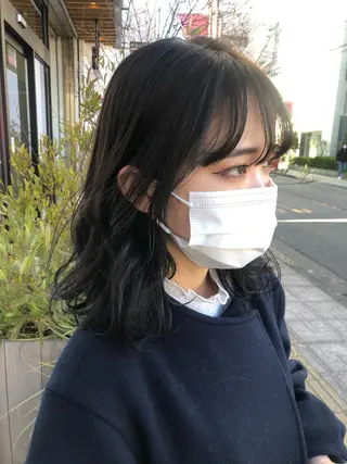 ミディアム カラー 古屋 花織のヘアスタイル