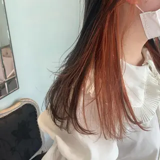 ロング カラー SAKINO． ベージュカラーのヘアスタイル