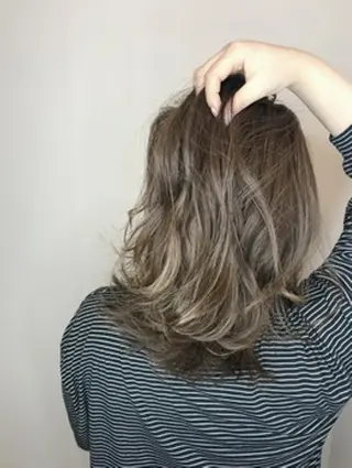 セミロング 冨岡 千尋のヘアスタイル