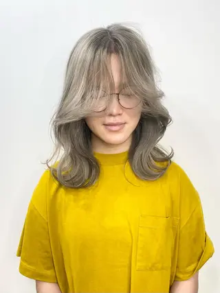 セミロング カラー パーマ ヘアアレンジ キッズ ネイル マツエク・マツパ アイブロウ 韓国風×透明感カラー 髪質改善オタベシンヤのヘアスタイル