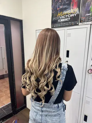 ロング 横浜🦋ハイトーン 🫐シャドウルーツのヘアスタイル