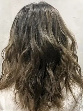 ミディアム カラー 江畑 匠 新宿三丁目 徒歩30秒⭐️のヘアスタイル