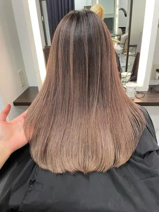 ロング カラー パーマ ヘアアレンジ ネイル 高井瑠華🌼 ストカールカット特化のヘアスタイル