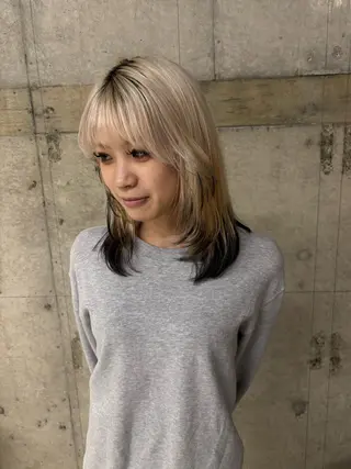 セミロング 瑠己杏 :ボブ/ ハイトーンワンカラーのヘアスタイル