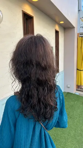 セミロング パーマ 元山 透明感艶カラー 🌻レイヤーカットのヘアスタイル