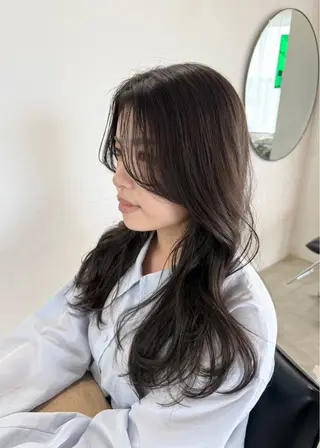 ロング カラー TRENCH 相澤 果歩のヘアスタイル