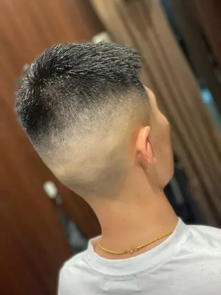 ショート メンズ 海老原 コウのヘアスタイル