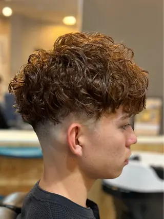 ミディアム パーマ THEBARBER TEN所属・伊禮 海凪のヘアスタイル